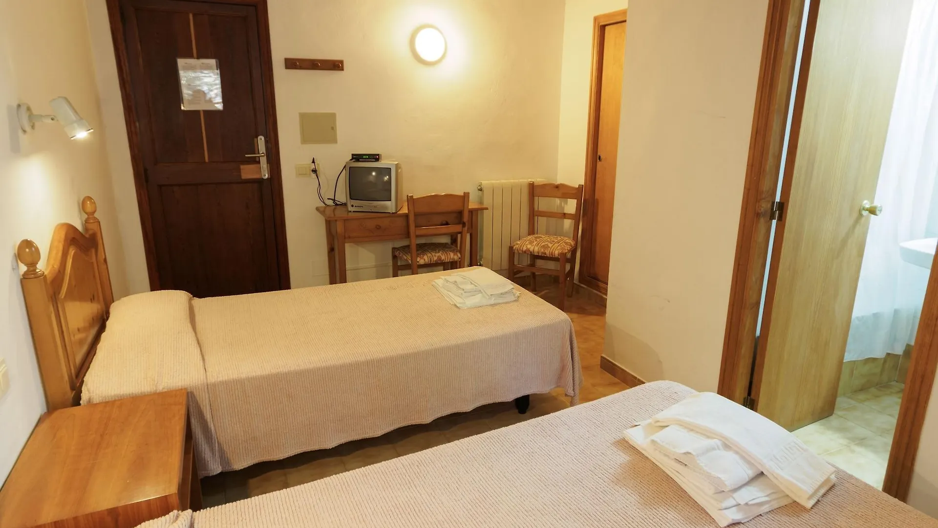 Hotel Santuari De Lluc 2*,
