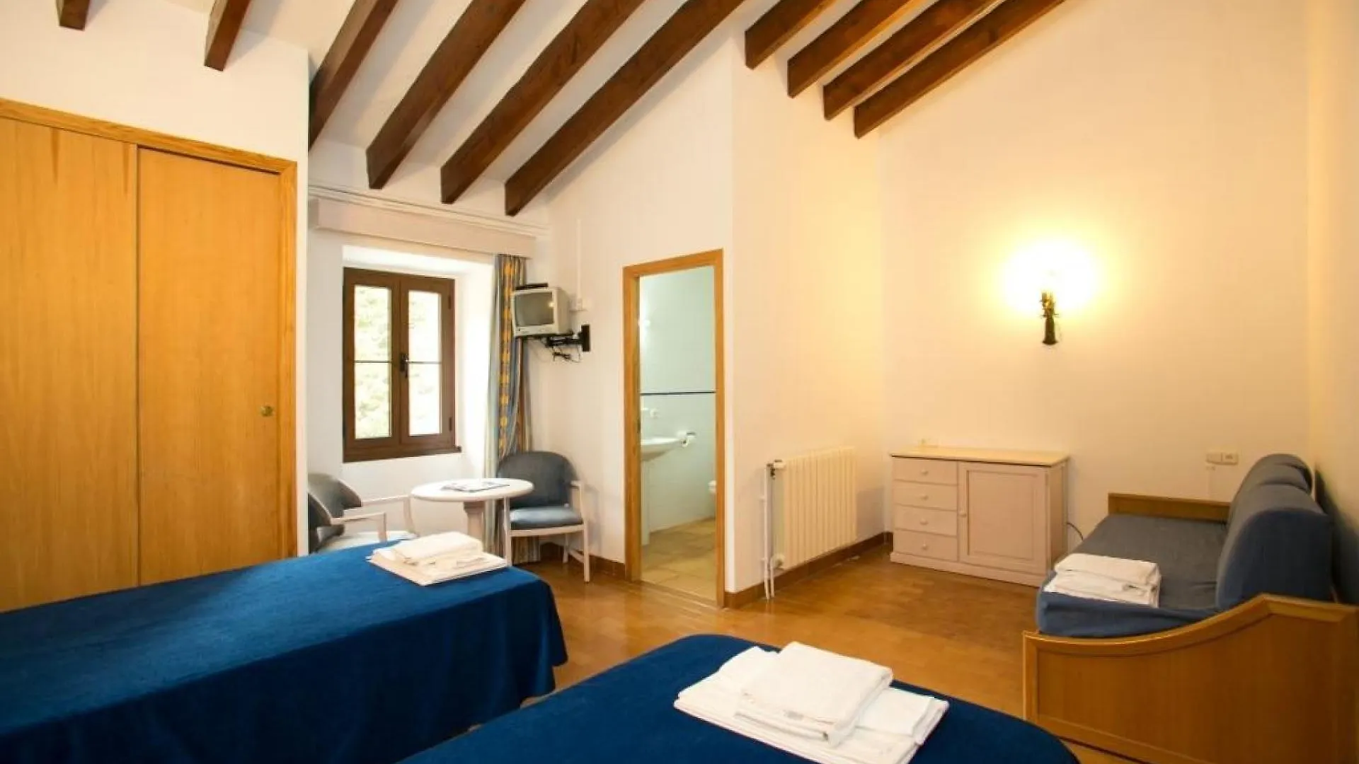Hotel Santuari De Lluc 2*,  España