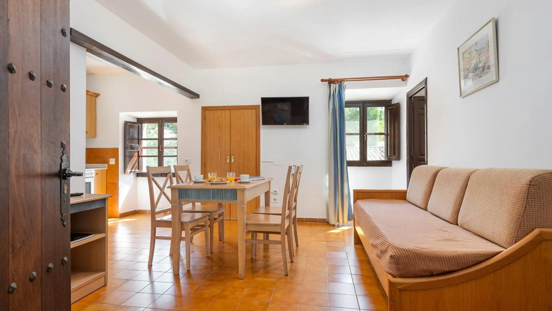 Hotel Santuari De Lluc 2*,  España