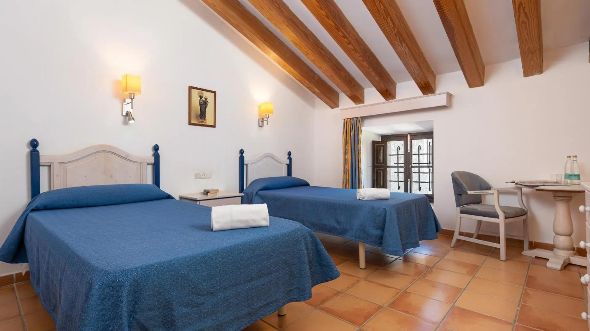 Hotel Santuari De Lluc 2*,