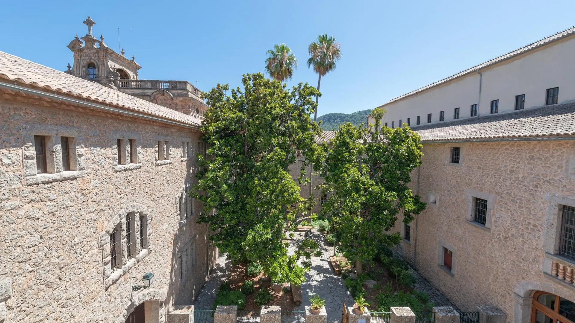 Hotel Santuari De Lluc Pensión