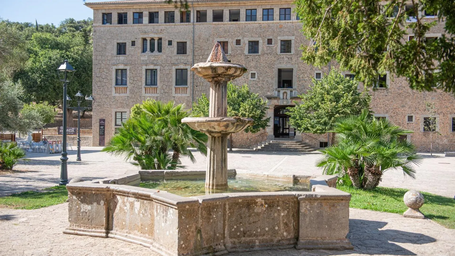 Hotel Santuari De Lluc 2*,  España